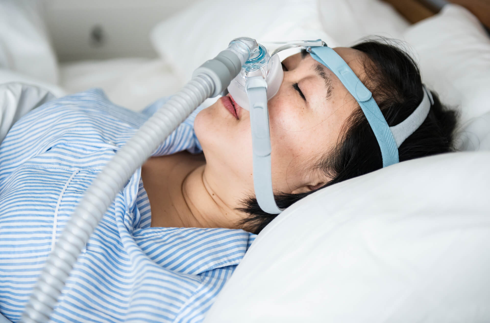 woman using machine to treat her sleep apnea